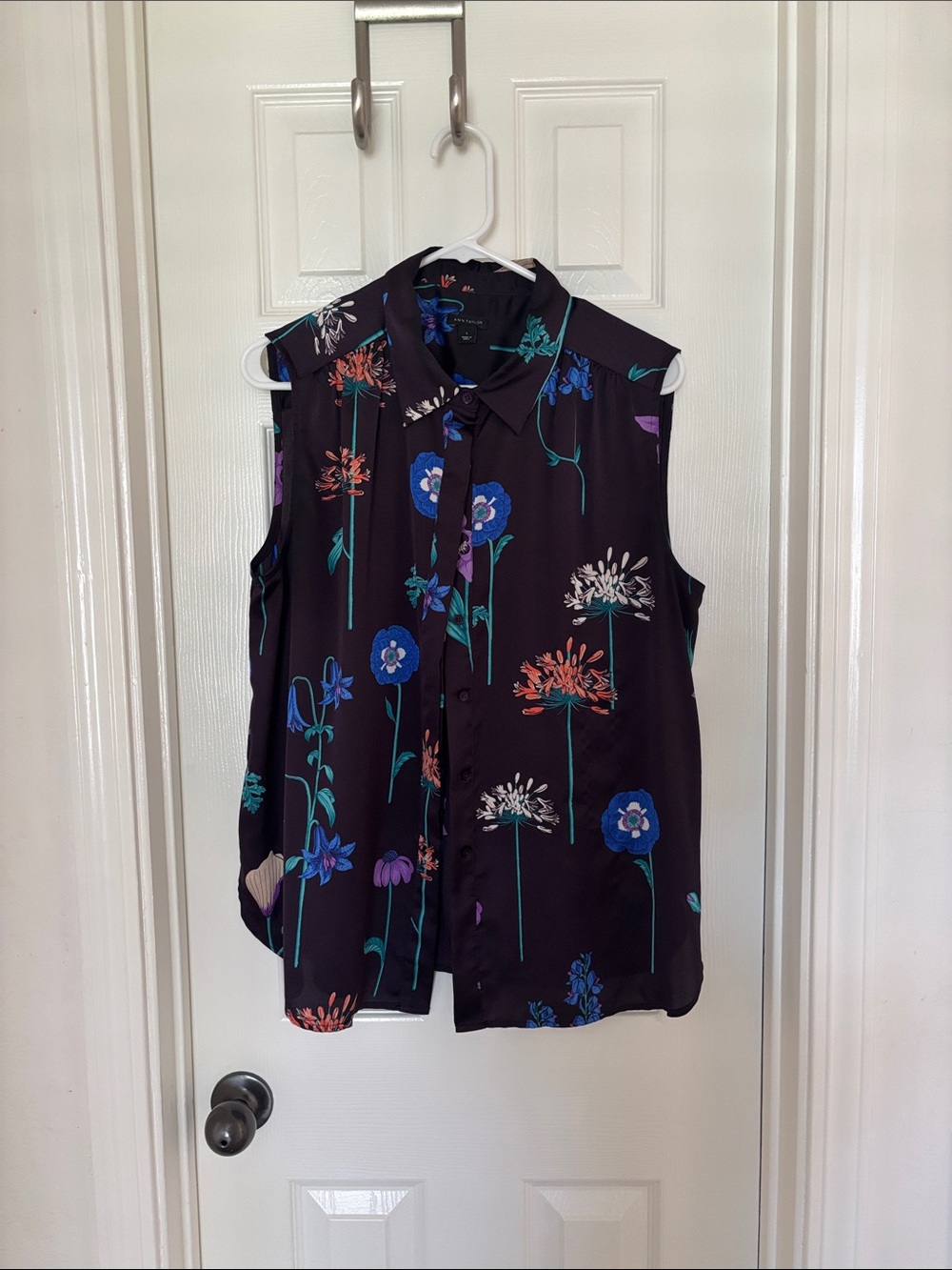 Ann Taylor Sleeveless Black Floral Button-Front Blouse - Sz L